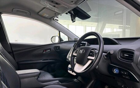 Toyota Prius IV XW50, 2017 год, 1 680 000 рублей, 16 фотография