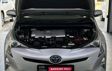 Toyota Prius IV XW50, 2017 год, 1 680 000 рублей, 9 фотография
