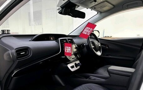 Toyota Prius IV XW50, 2017 год, 1 680 000 рублей, 11 фотография