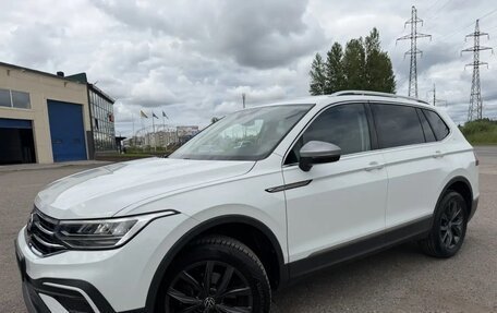 Volkswagen Tiguan II, 2022 год, 2 732 000 рублей, 1 фотография