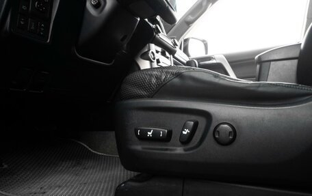 Toyota Land Cruiser Prado 150 рестайлинг 2, 2010 год, 3 099 000 рублей, 29 фотография