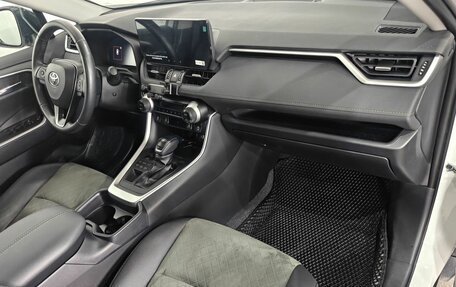 Toyota RAV4, 2025 год, 3 650 000 рублей, 10 фотография