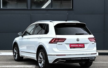 Volkswagen Tiguan II, 2019 год, 2 824 000 рублей, 2 фотография