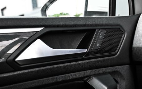 Volkswagen Tiguan II, 2019 год, 2 824 000 рублей, 20 фотография