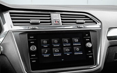 Volkswagen Tiguan II, 2019 год, 2 824 000 рублей, 21 фотография
