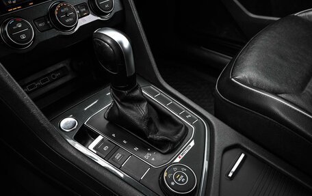Volkswagen Tiguan II, 2019 год, 2 824 000 рублей, 24 фотография