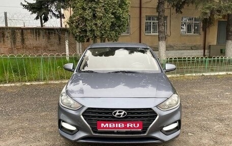 Hyundai Solaris II рестайлинг, 2017 год, 900 000 рублей, 1 фотография