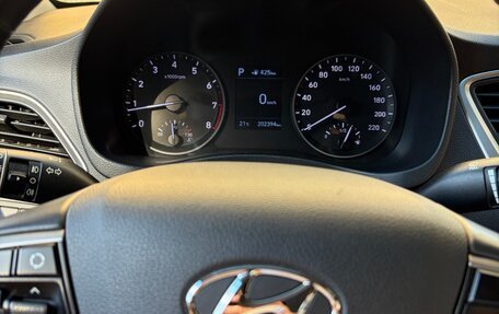 Hyundai Solaris II рестайлинг, 2017 год, 1 100 000 рублей, 1 фотография