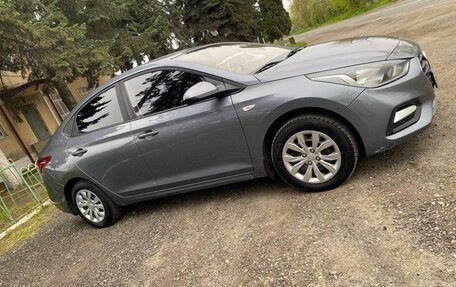 Hyundai Solaris II рестайлинг, 2017 год, 900 000 рублей, 3 фотография