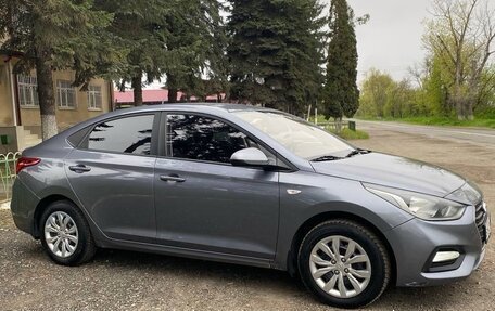 Hyundai Solaris II рестайлинг, 2017 год, 900 000 рублей, 2 фотография