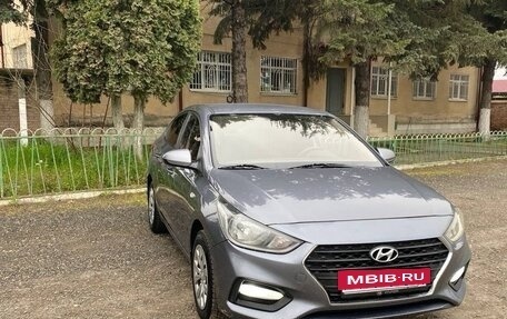 Hyundai Solaris II рестайлинг, 2017 год, 900 000 рублей, 4 фотография