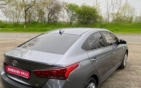 Hyundai Solaris II рестайлинг, 2017 год, 900 000 рублей, 9 фотография