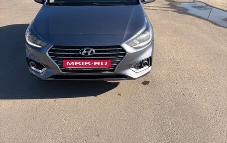 Hyundai Solaris II рестайлинг, 2017 год, 1 100 000 рублей, 2 фотография