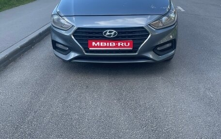 Hyundai Solaris II рестайлинг, 2017 год, 900 000 рублей, 1 фотография