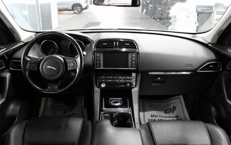 Jaguar F-Pace, 2016 год, 1 980 000 рублей, 22 фотография