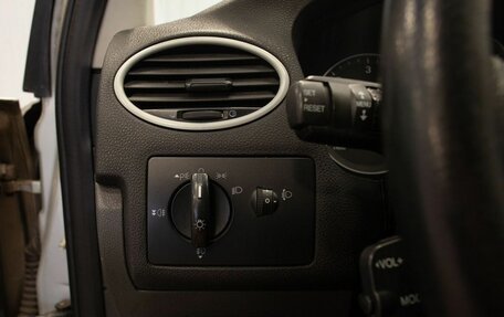 Ford Focus II рестайлинг, 2007 год, 585 000 рублей, 34 фотография