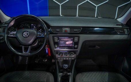 Skoda Rapid I, 2017 год, 900 000 рублей, 12 фотография