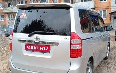Toyota Noah III, 2012 год, 1 100 000 рублей, 1 фотография