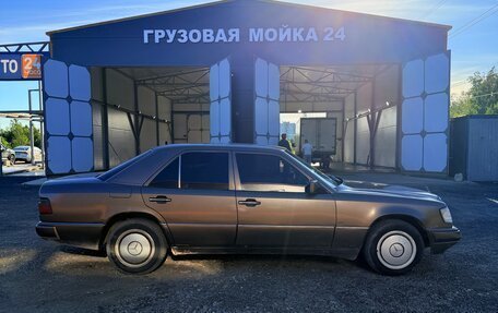 Mercedes-Benz E-Класс, 1992 год, 150 000 рублей, 3 фотография