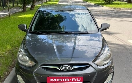 Hyundai Solaris II рестайлинг, 2011 год, 870 000 рублей, 2 фотография