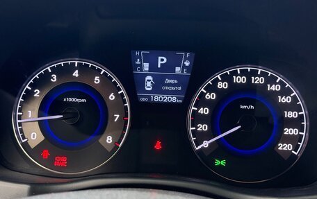 Hyundai Solaris II рестайлинг, 2011 год, 870 000 рублей, 18 фотография