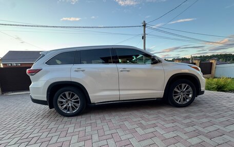 Toyota Highlander III, 2014 год, 2 790 000 рублей, 4 фотография