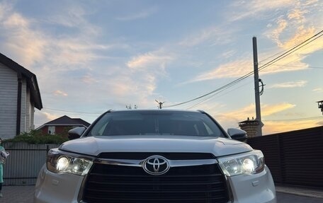 Toyota Highlander III, 2014 год, 2 790 000 рублей, 2 фотография