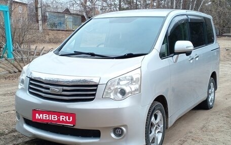 Toyota Noah III, 2012 год, 1 100 000 рублей, 3 фотография