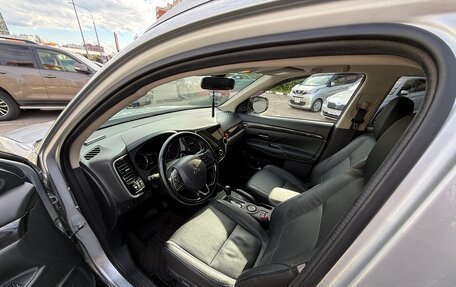 Mitsubishi Outlander III рестайлинг 3, 2016 год, 2 670 000 рублей, 11 фотография