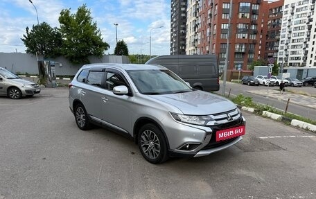 Mitsubishi Outlander III рестайлинг 3, 2016 год, 2 670 000 рублей, 3 фотография