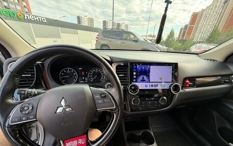 Mitsubishi Outlander III рестайлинг 3, 2016 год, 2 670 000 рублей, 13 фотография