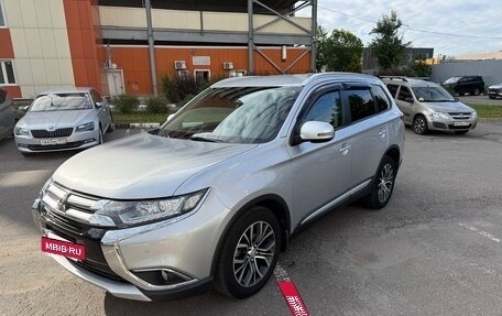 Mitsubishi Outlander III рестайлинг 3, 2016 год, 2 670 000 рублей, 8 фотография