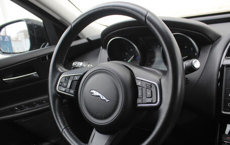 Jaguar XE I рестайлинг, 2018 год, 2 790 000 рублей, 9 фотография