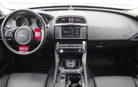 Jaguar XE I рестайлинг, 2018 год, 2 790 000 рублей, 7 фотография