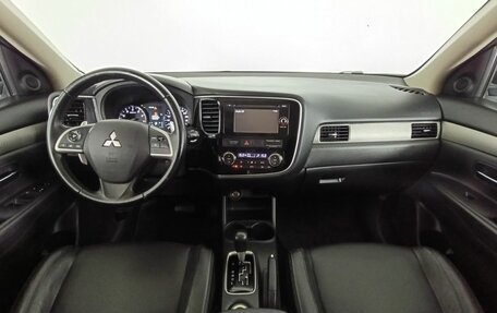 Mitsubishi Outlander III рестайлинг 3, 2013 год, 1 460 000 рублей, 11 фотография