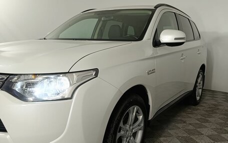 Mitsubishi Outlander III рестайлинг 3, 2013 год, 1 460 000 рублей, 22 фотография