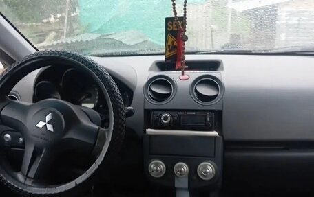 Mitsubishi Colt VI рестайлинг, 2004 год, 350 000 рублей, 10 фотография
