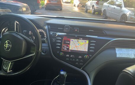 Toyota Camry, 2019 год, 1 750 000 рублей, 5 фотография