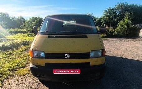 Volkswagen Transporter T4, 2000 год, 380 000 рублей, 1 фотография