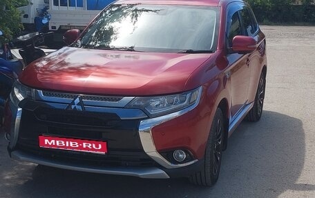 Mitsubishi Outlander III рестайлинг 3, 2016 год, 2 000 000 рублей, 1 фотография
