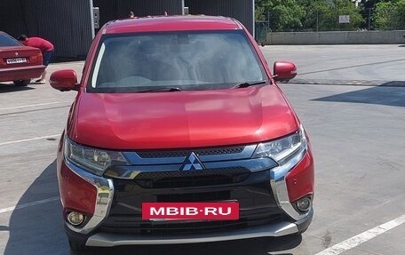 Mitsubishi Outlander III рестайлинг 3, 2016 год, 2 000 000 рублей, 4 фотография
