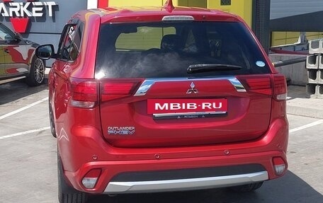 Mitsubishi Outlander III рестайлинг 3, 2016 год, 2 000 000 рублей, 5 фотография