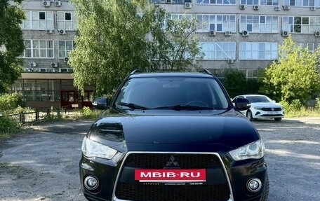 Mitsubishi Outlander III рестайлинг 3, 2011 год, 1 050 000 рублей, 2 фотография
