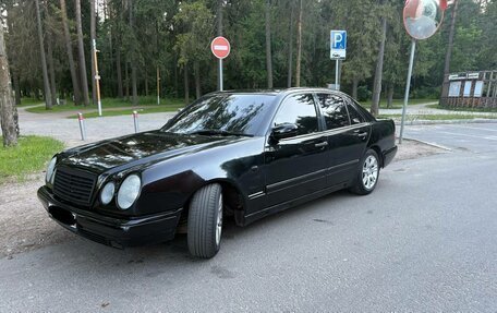 Mercedes-Benz E-Класс, 1997 год, 299 999 рублей, 3 фотография