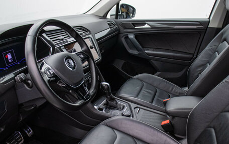 Volkswagen Tiguan II, 2020 год, 2 990 000 рублей, 11 фотография