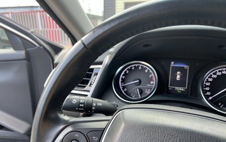 Toyota Camry, 2019 год, 3 100 000 рублей, 8 фотография
