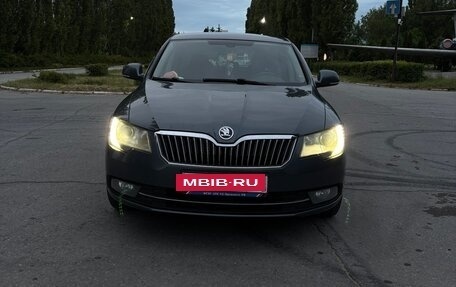 Skoda Superb III рестайлинг, 2013 год, 1 100 000 рублей, 2 фотография