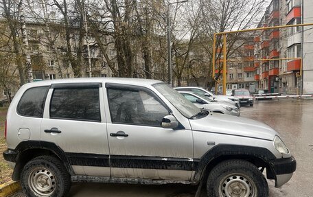 Chevrolet Niva I рестайлинг, 2004 год, 200 000 рублей, 2 фотография