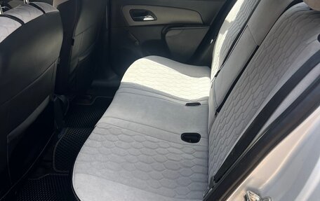 Chevrolet Cruze II, 2011 год, 730 000 рублей, 7 фотография