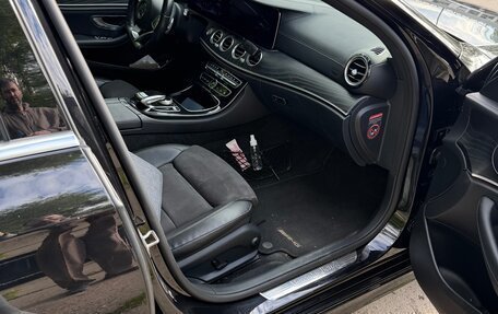 Mercedes-Benz E-Класс, 2017 год, 3 500 000 рублей, 6 фотография